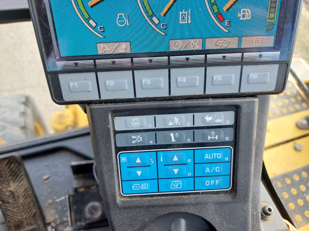 Escavadeira de rodas KOMATSU PW 118 MR-8: foto 11