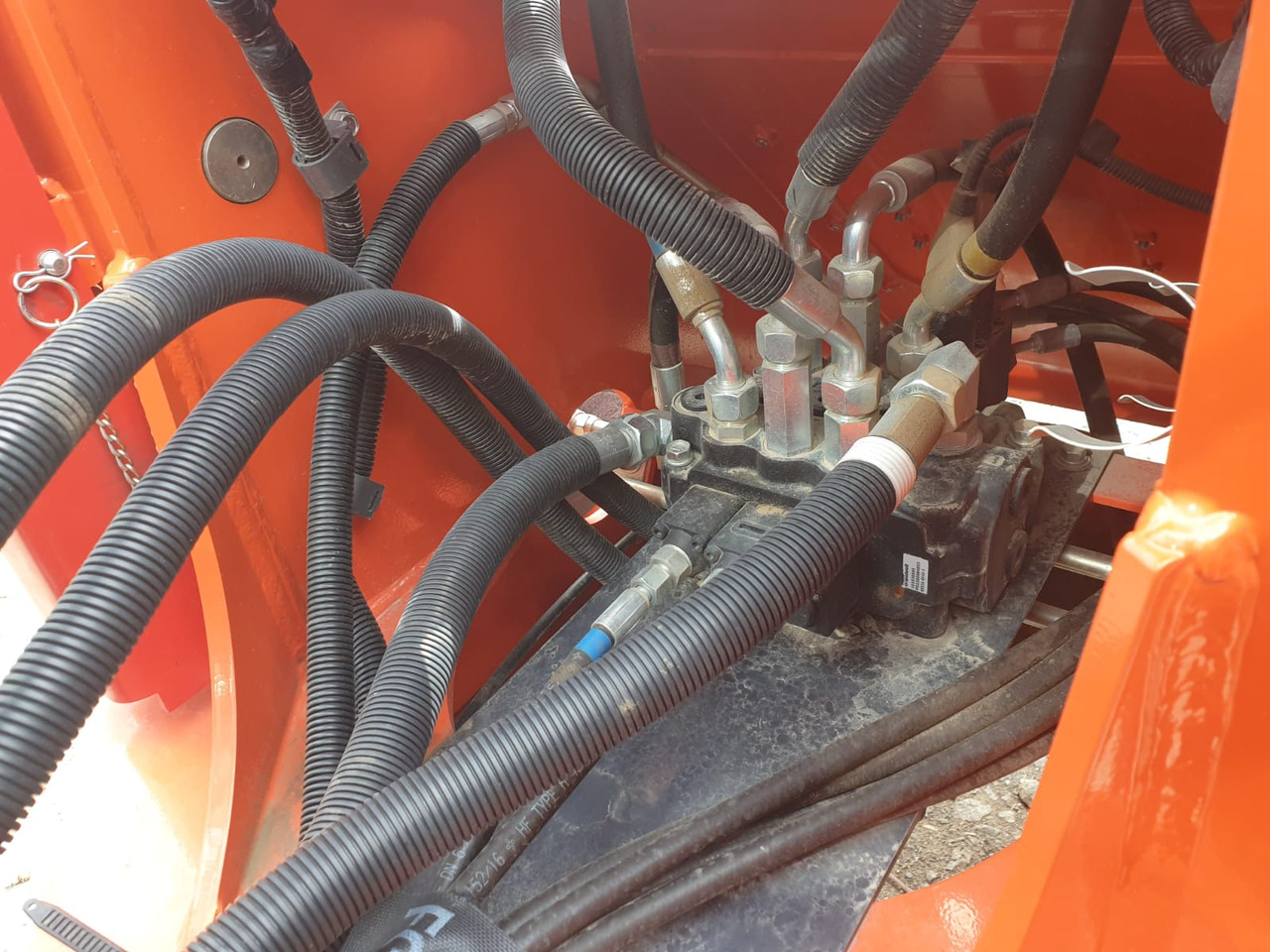 Carregadeira de rodas KUBOTA R 070: foto 16