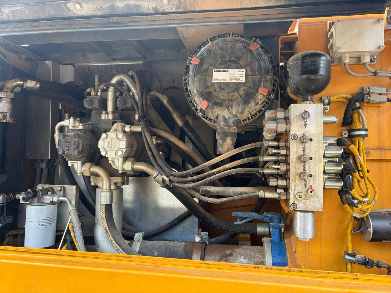 Escavadora de rastos LIEBHERR R 922 LC: foto 11