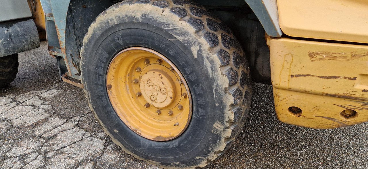 MICHELIN 17.5 R25 - Pneu de Carregadeira de rodas: foto 2 MICHELIN 17.5 R25 - Pneu de Carregadeira de rodas: foto 2