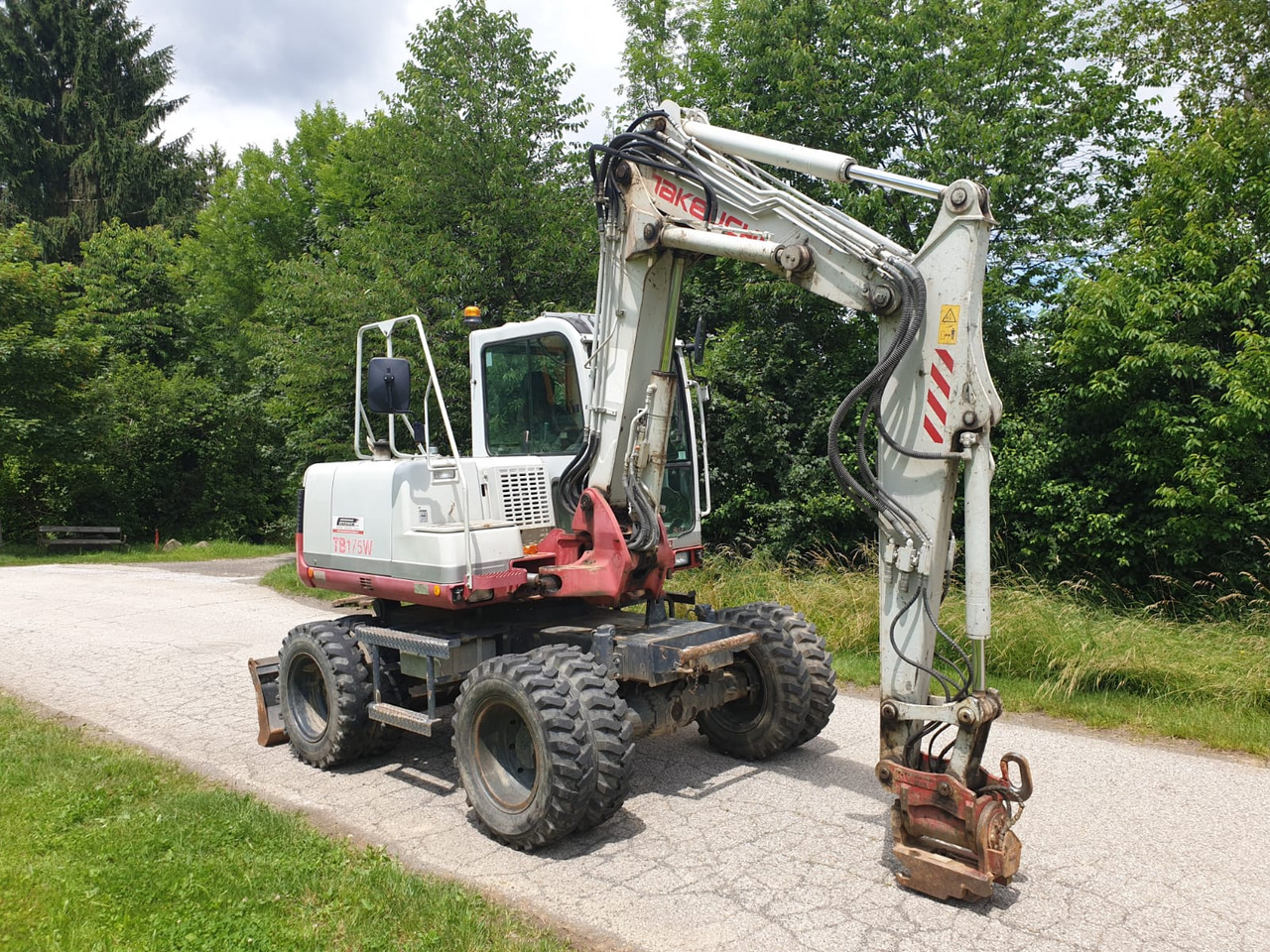 TAKEUCHI TB 175W - Escavadeira de rodas: foto 4 TAKEUCHI TB 175W - Escavadeira de rodas: foto 4