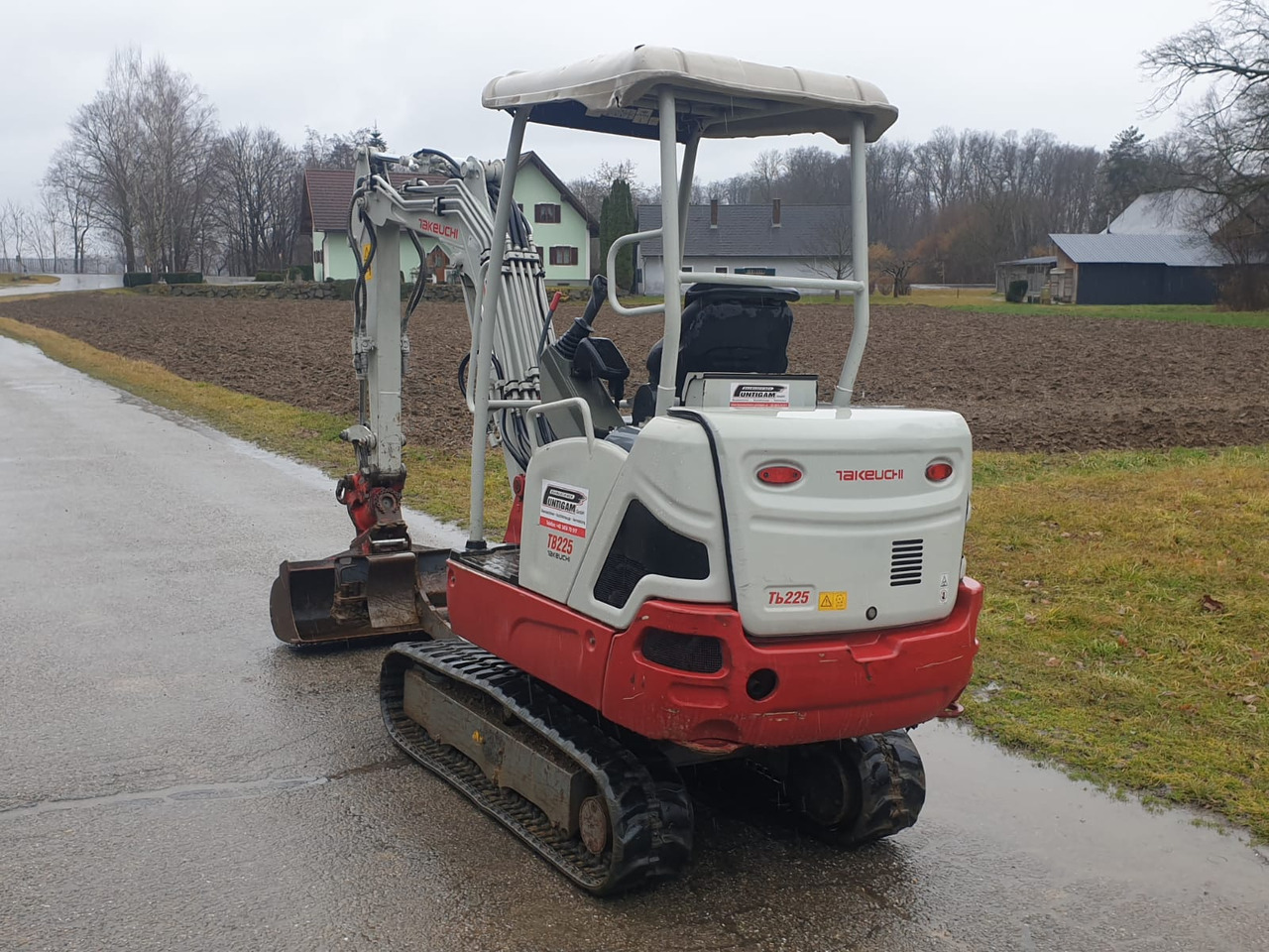 TAKEUCHI TB 225 - Mini escavadeira: foto 5 TAKEUCHI TB 225 - Mini escavadeira: foto 5