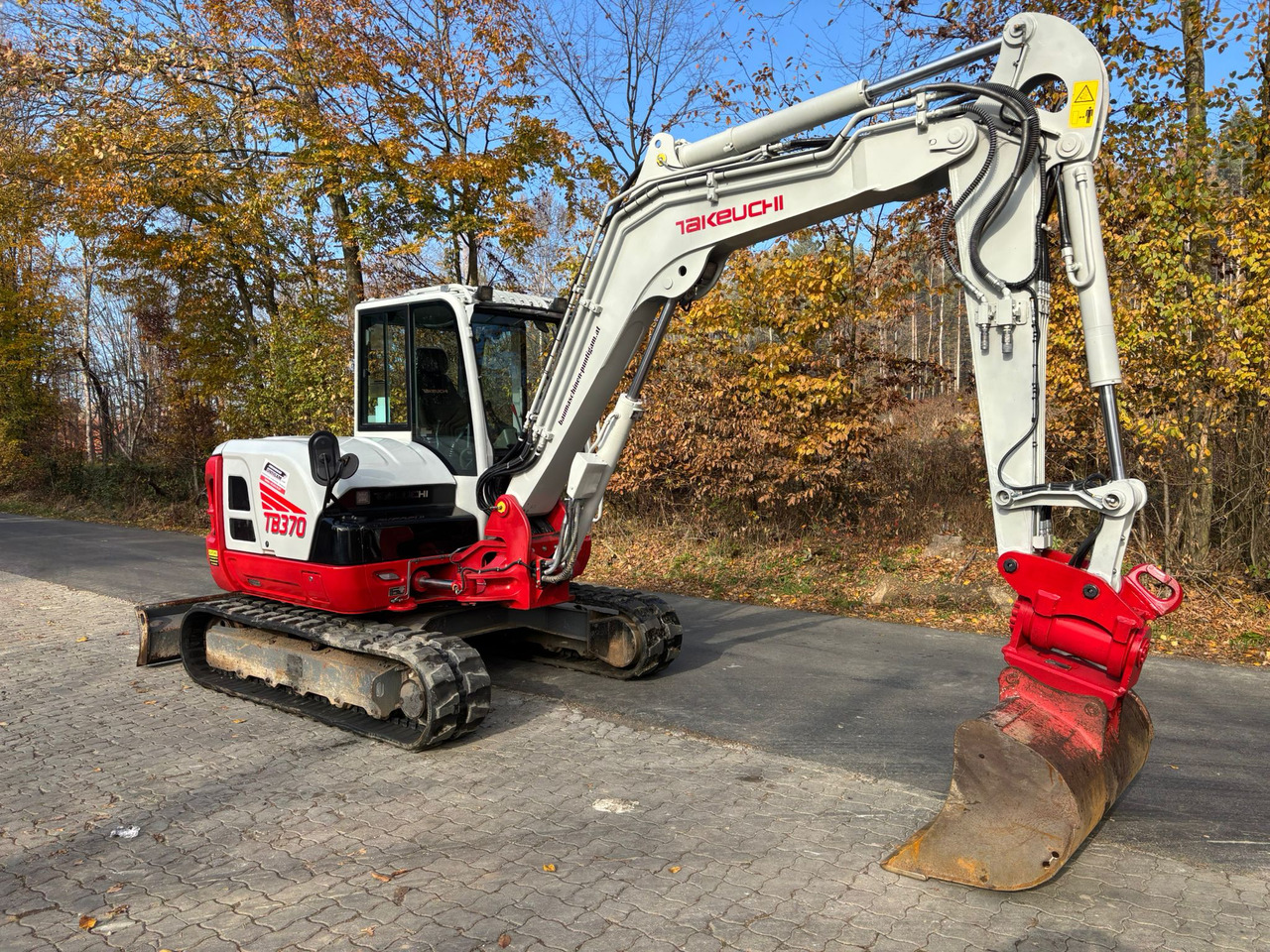 TAKEUCHI TB 370 - Mini escavadeira: foto 4 TAKEUCHI TB 370 - Mini escavadeira: foto 4