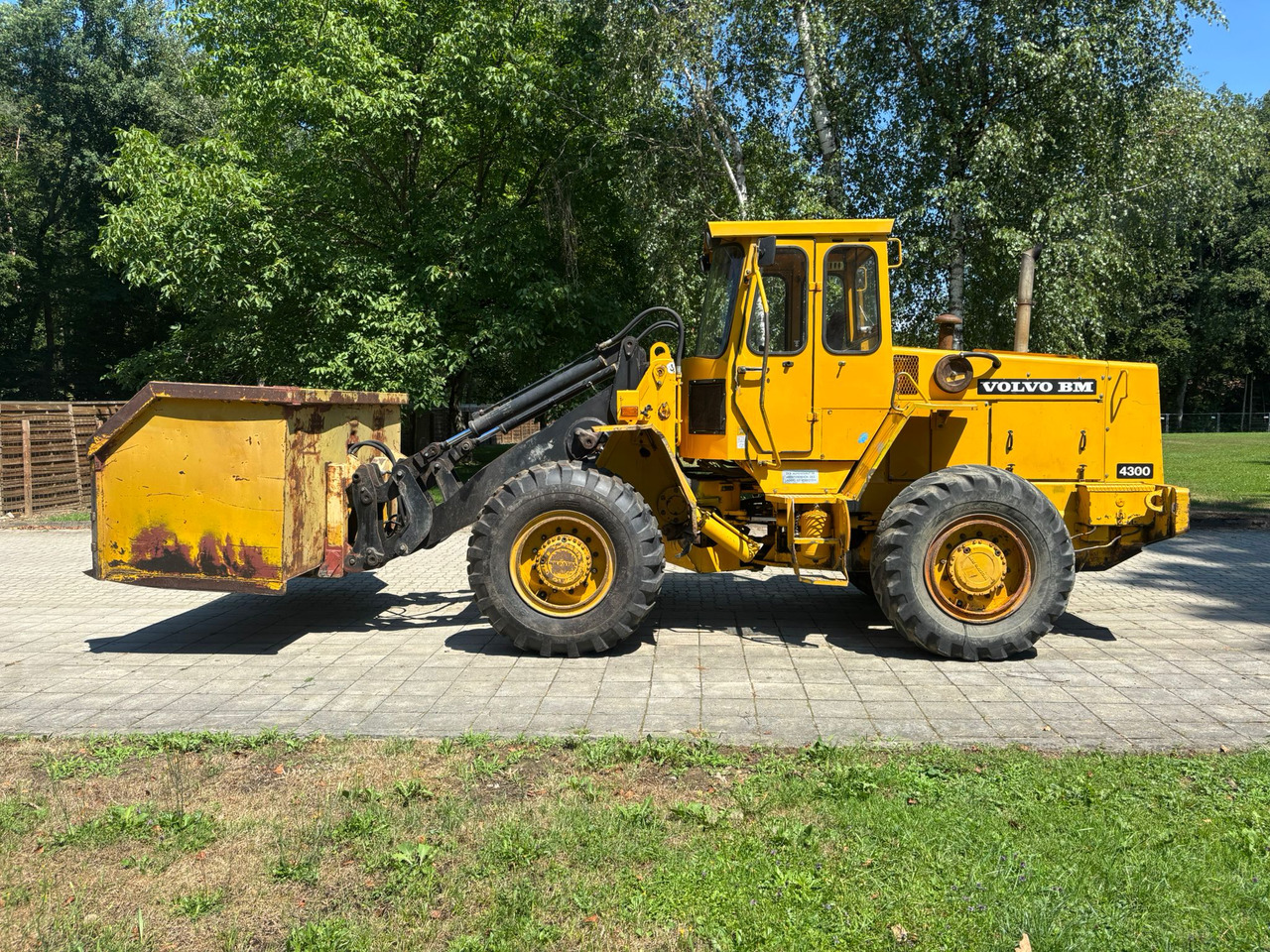 VOLVO BM 4300 - Carregadeira de rodas: foto 1 VOLVO BM 4300 - Carregadeira de rodas: foto 1