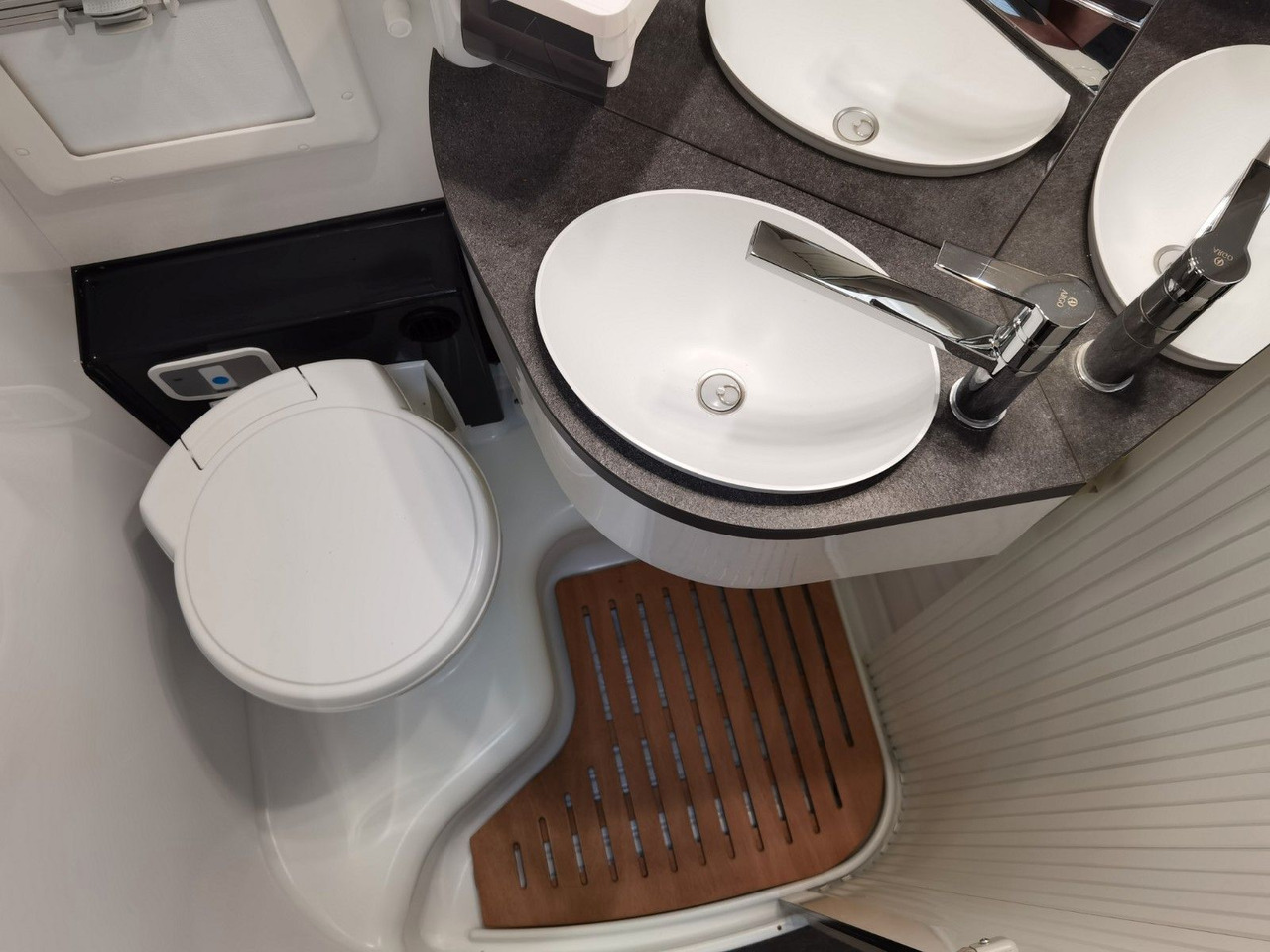Locação de  Chausson 627 GA TITANIUM -PREMIUM /EINZELBETTEN & HUBBETT Chausson 627 GA TITANIUM -PREMIUM /EINZELBETTEN & HUBBETT: foto 22
