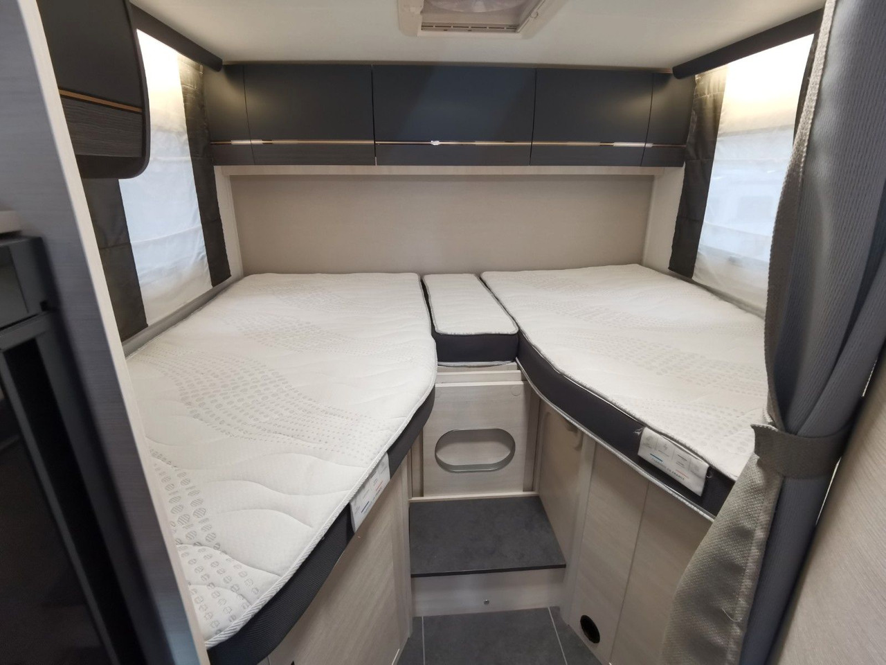 Locação de  Chausson 627 GA TITANIUM -PREMIUM /EINZELBETTEN & HUBBETT Chausson 627 GA TITANIUM -PREMIUM /EINZELBETTEN & HUBBETT: foto 12