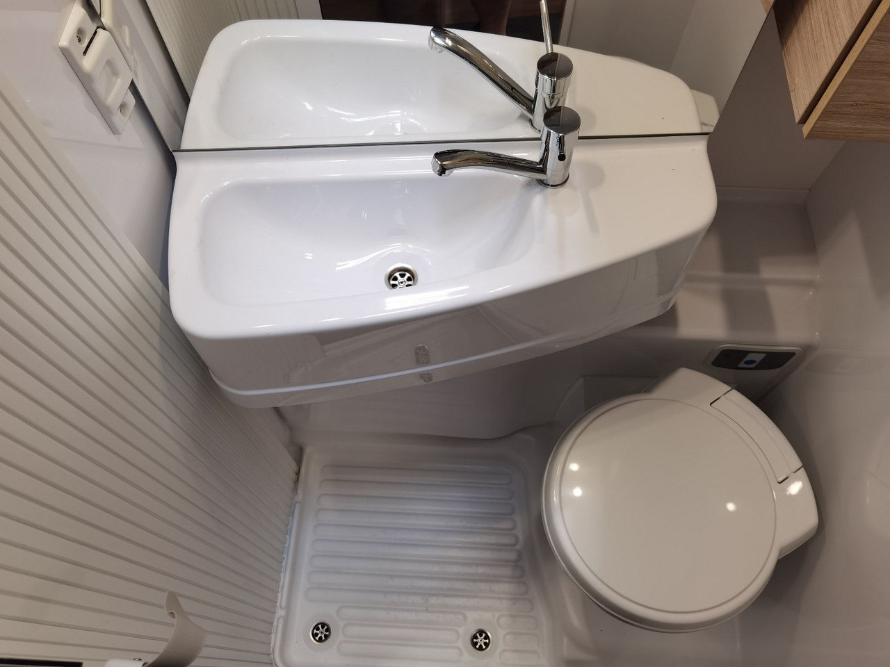 Autocaravana capucine Chausson C 727 FIRST LINE /140PS / EINZELBETTEN & ALKOVEN: foto 22