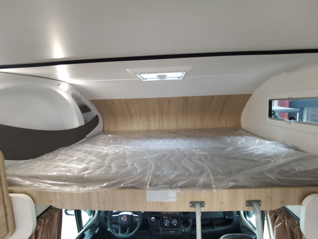 Autocaravana capucine Chausson C 727 FIRST LINE /140PS / EINZELBETTEN & ALKOVEN: foto 15