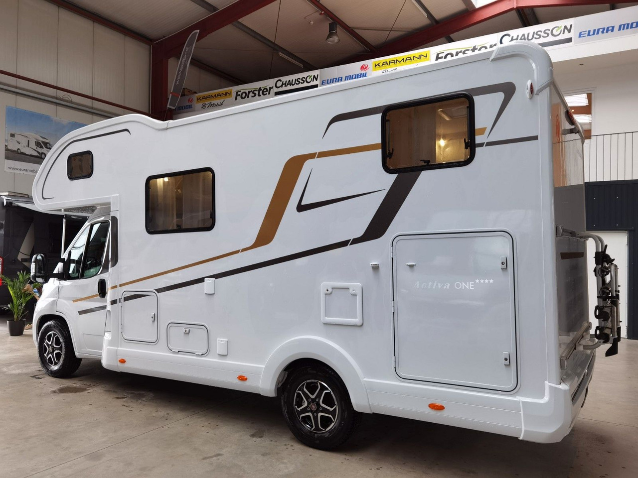 Eura Mobil ACTIVA ONE 690 HB / 180PS-40H MAXI/ PANORAMADACH - Autocaravana capucine: foto 5 Eura Mobil ACTIVA ONE 690 HB / 180PS-40H MAXI/ PANORAMADACH - Autocaravana capucine: foto 5