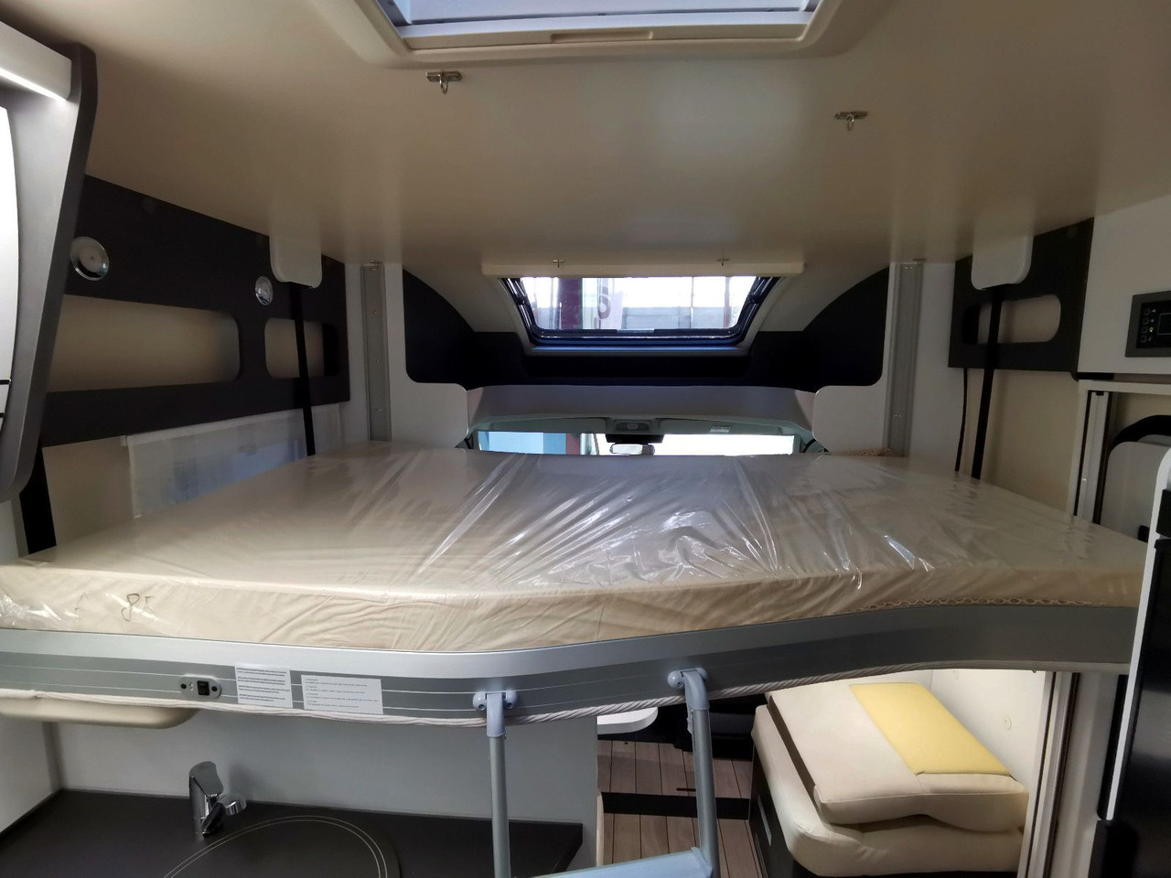 Autocaravana perfilada nuevo Forster T 745 EB /-MODELL 2025- / EINZELBETTEN & RAUMBAD: foto 15