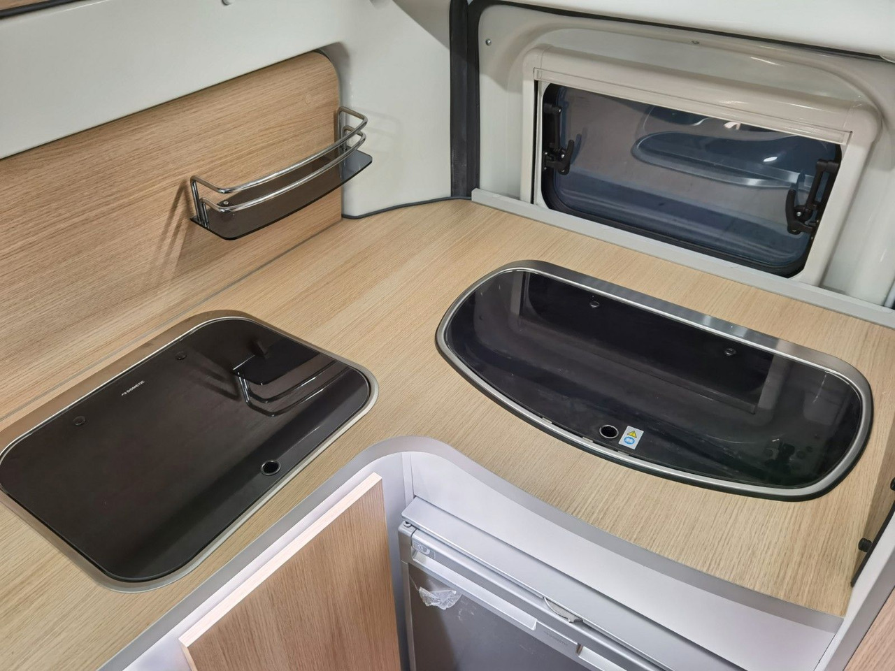 Campervan Karmann DEXTER 550 / 140PS / CONCEPT - PAKET & HUBBETT Karmann DEXTER 550 / 140PS / CONCEPT - PAKET & HUBBETT: foto 16 Campervan Karmann DEXTER 550 / 140PS / CONCEPT - PAKET & HUBBETT Karmann DEXTER 550 / 140PS / CONCEPT - PAKET & HUBBETT: foto 16