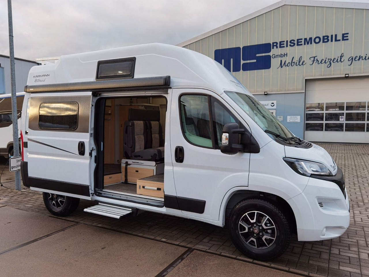 Campervan Karmann DEXTER 550 / 140PS / CONCEPT - PAKET & HUBBETT Karmann DEXTER 550 / 140PS / CONCEPT - PAKET & HUBBETT: foto 7 Campervan Karmann DEXTER 550 / 140PS / CONCEPT - PAKET & HUBBETT Karmann DEXTER 550 / 140PS / CONCEPT - PAKET & HUBBETT: foto 7