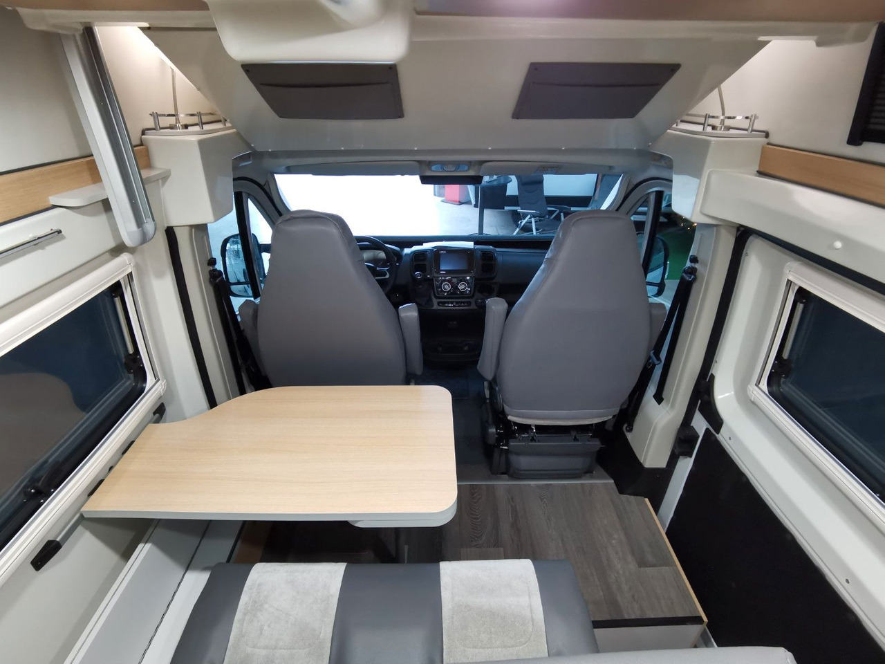 Campervan Karmann DEXTER 550 / 140PS / CONCEPT - PAKET & HUBBETT Karmann DEXTER 550 / 140PS / CONCEPT - PAKET & HUBBETT: foto 22 Campervan Karmann DEXTER 550 / 140PS / CONCEPT - PAKET & HUBBETT Karmann DEXTER 550 / 140PS / CONCEPT - PAKET & HUBBETT: foto 22