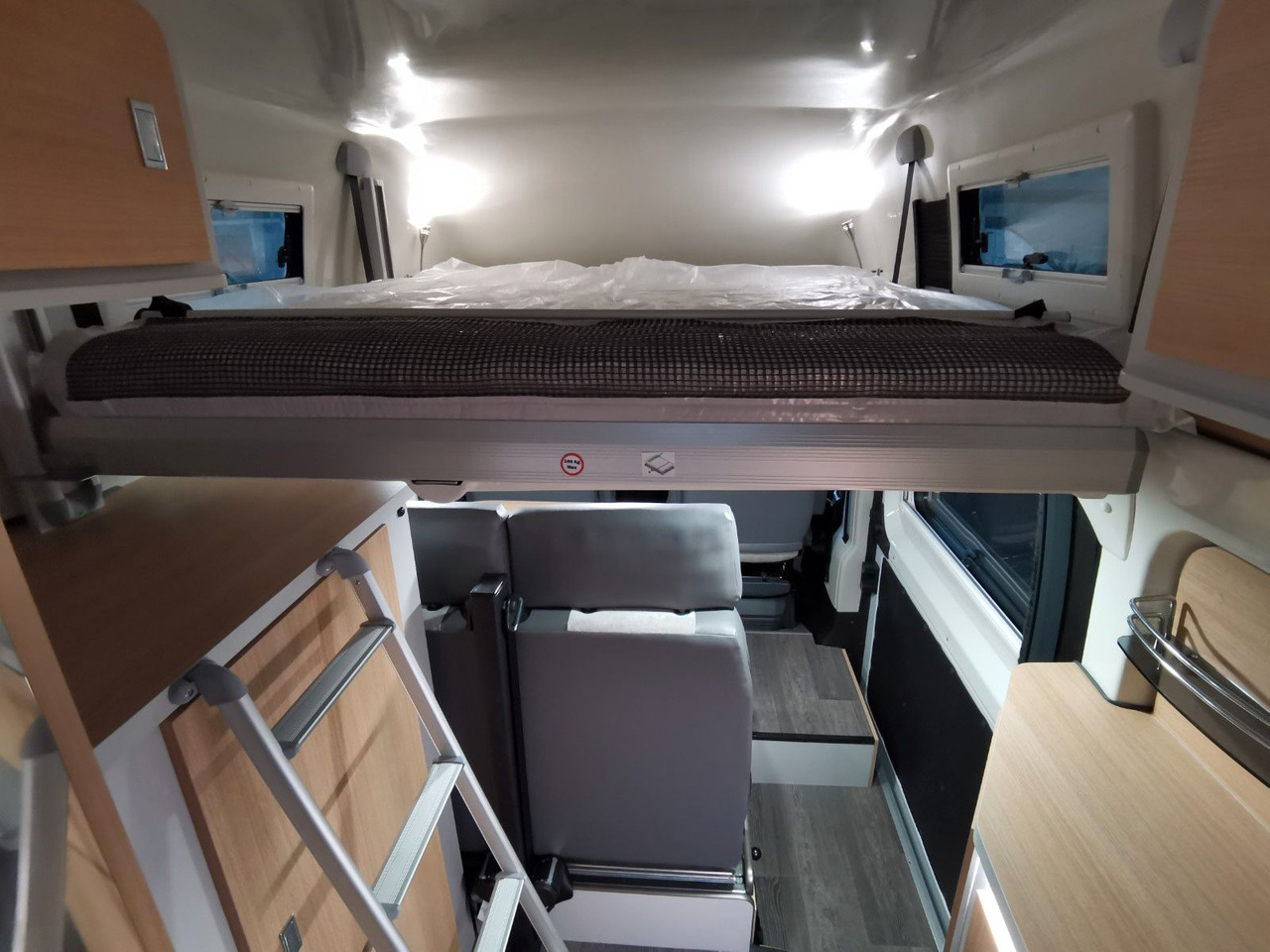 Campervan Karmann DEXTER 550 / 140PS / CONCEPT - PAKET & HUBBETT Karmann DEXTER 550 / 140PS / CONCEPT - PAKET & HUBBETT: foto 18 Campervan Karmann DEXTER 550 / 140PS / CONCEPT - PAKET & HUBBETT Karmann DEXTER 550 / 140PS / CONCEPT - PAKET & HUBBETT: foto 18