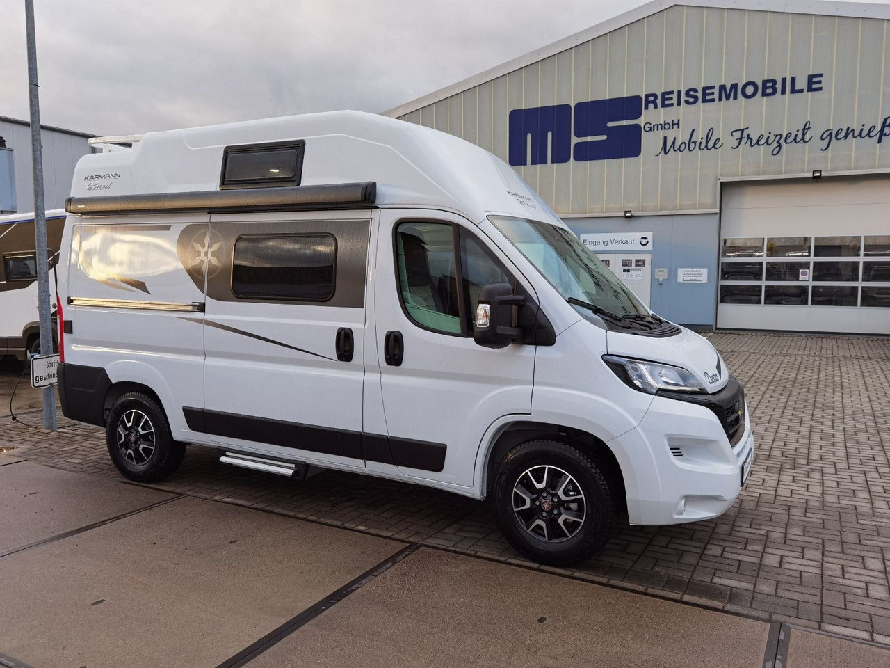 Karmann DEXTER 550 / 140PS / CONCEPT - PAKET & HUBBETT - Campervan: foto 4 Karmann DEXTER 550 / 140PS / CONCEPT - PAKET & HUBBETT - Campervan: foto 4