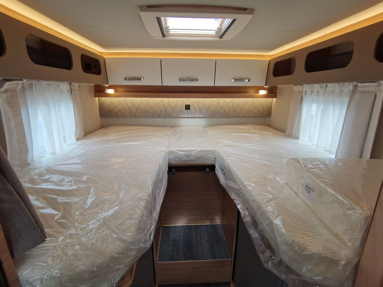 Autocaravana perfilada nuevo Weinsberg CARACOMPACT 640 MEG EDITION-PEPPER /-MODELL 2025 Weinsberg CARACOMPACT 640 MEG EDITION-PEPPER /-MODELL 2025: foto 18