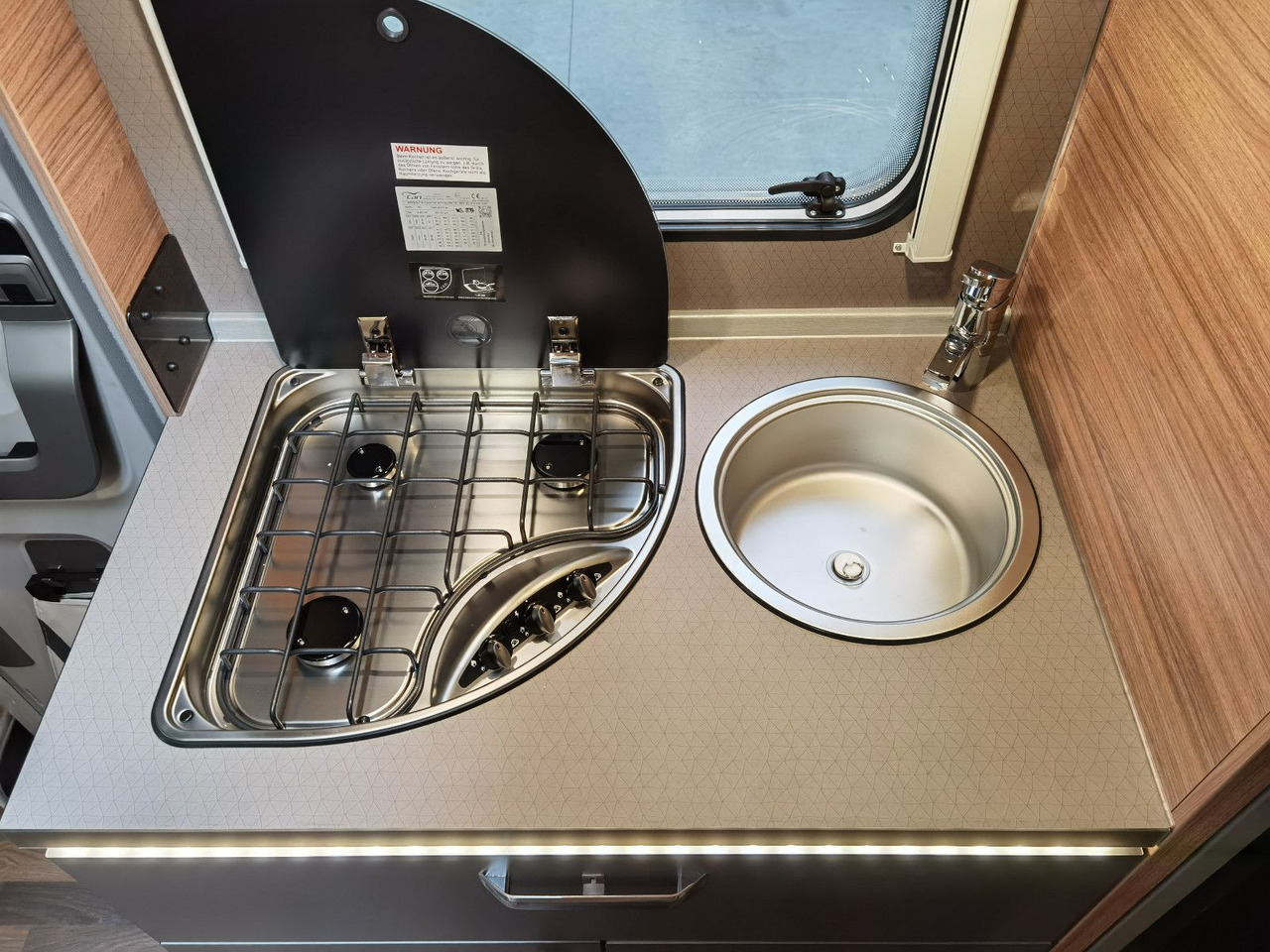 Locação de  Weinsberg CARAHOME 650 DG / - MODELL 2025 - / 140 PS Weinsberg CARAHOME 650 DG / - MODELL 2025 - / 140 PS: foto 18