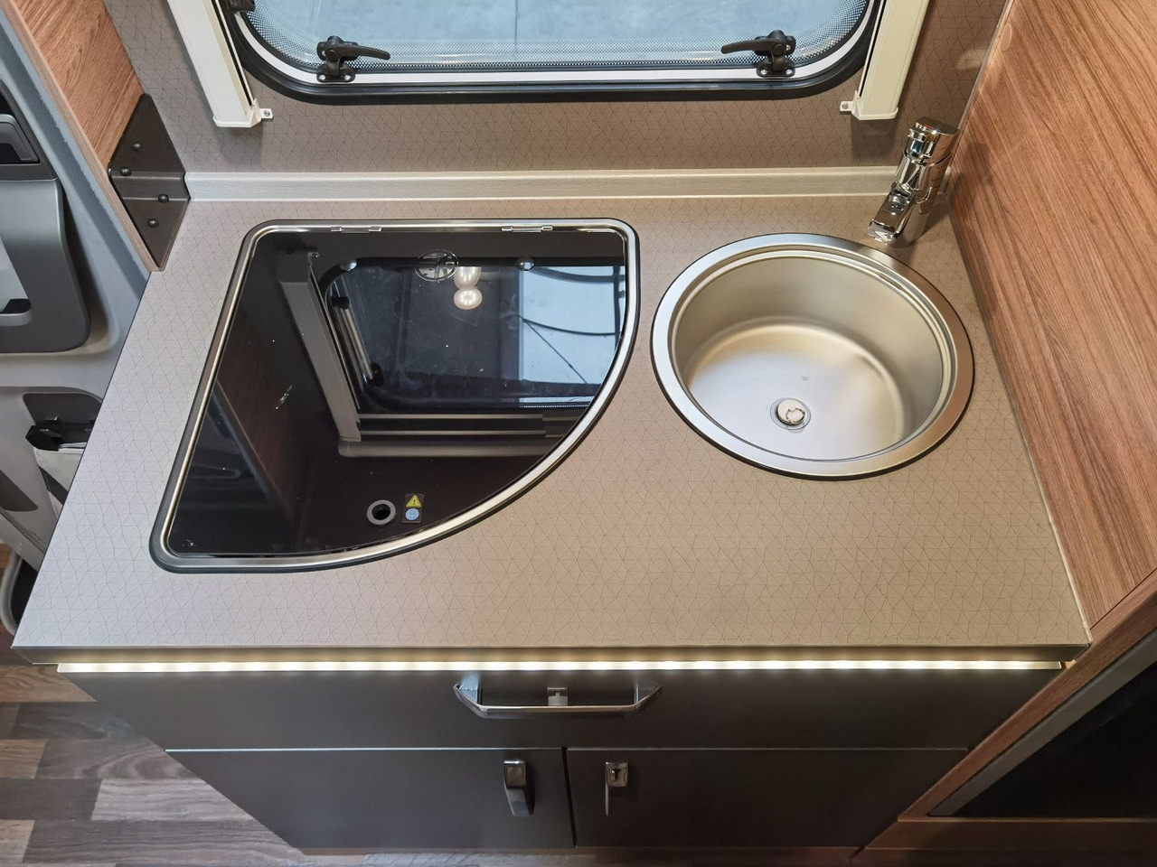 Locação de  Weinsberg CARAHOME 650 DG / - MODELL 2025 - / 140 PS Weinsberg CARAHOME 650 DG / - MODELL 2025 - / 140 PS: foto 17