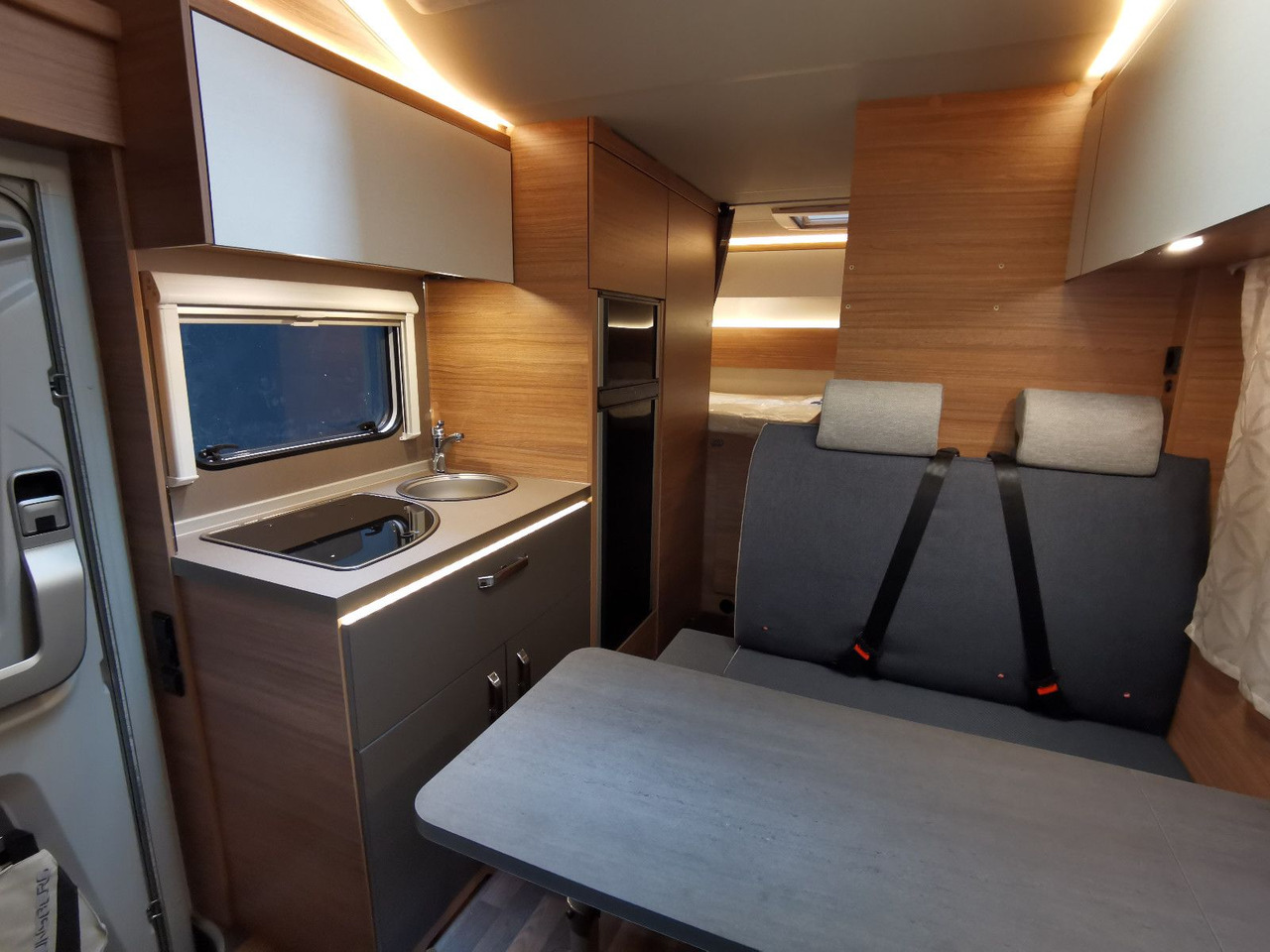 Locação de  Weinsberg CARAHOME 650 DG / - MODELL 2025 - / 140 PS Weinsberg CARAHOME 650 DG / - MODELL 2025 - / 140 PS: foto 16