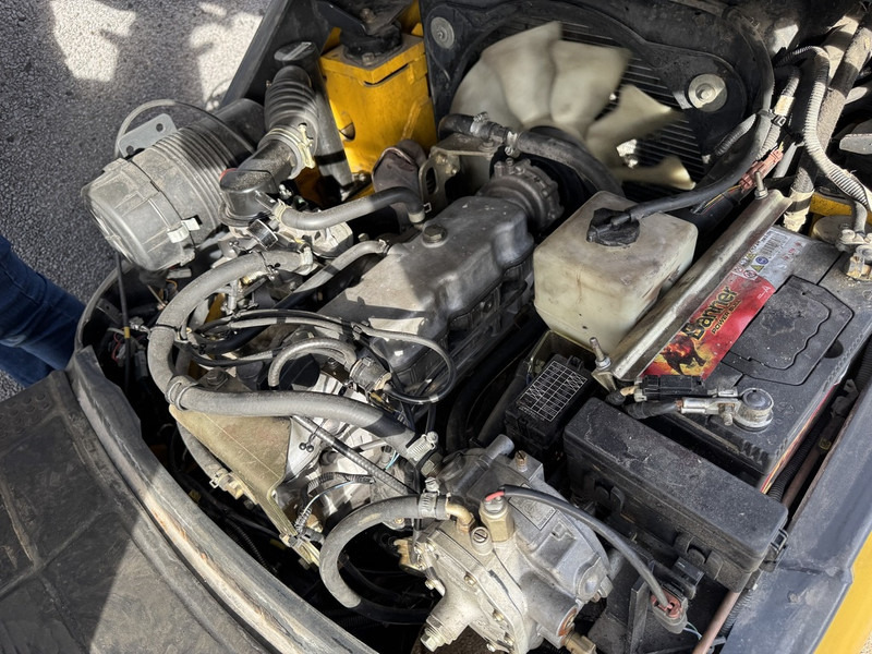 Empilhadeira a gás Komatsu FG25HT-16R Triplo 470 Freelift / Sideshift / Vorkversteller LPG 2008: foto 11 Empilhadeira a gás Komatsu FG25HT-16R Triplo 470 Freelift / Sideshift / Vorkversteller LPG 2008: foto 11