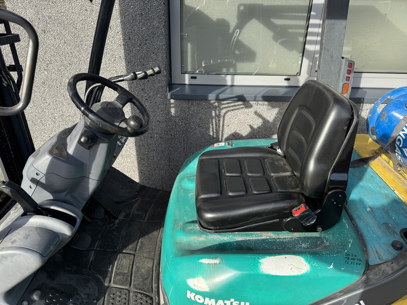 Empilhadeira a gás Komatsu FG25HT-16R Triplo 470 Freelift / Sideshift / Vorkversteller LPG 2008: foto 10 Empilhadeira a gás Komatsu FG25HT-16R Triplo 470 Freelift / Sideshift / Vorkversteller LPG 2008: foto 10