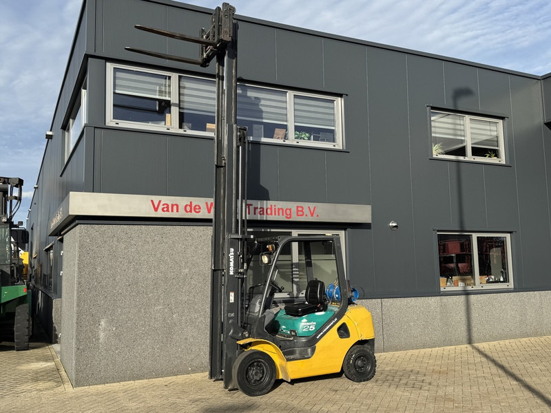 Empilhadeira a gás Komatsu FG25HT-16R Triplo 470 Freelift / Sideshift / Vorkversteller LPG 2008: foto 7 Empilhadeira a gás Komatsu FG25HT-16R Triplo 470 Freelift / Sideshift / Vorkversteller LPG 2008: foto 7