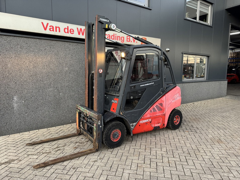 Linde H25D Triplo 590 Freelift / Sideshift / Vorkversteller VW Diesel 2007 - Empilhadeira a diesel: foto 2 Linde H25D Triplo 590 Freelift / Sideshift / Vorkversteller VW Diesel 2007 - Empilhadeira a diesel: foto 2