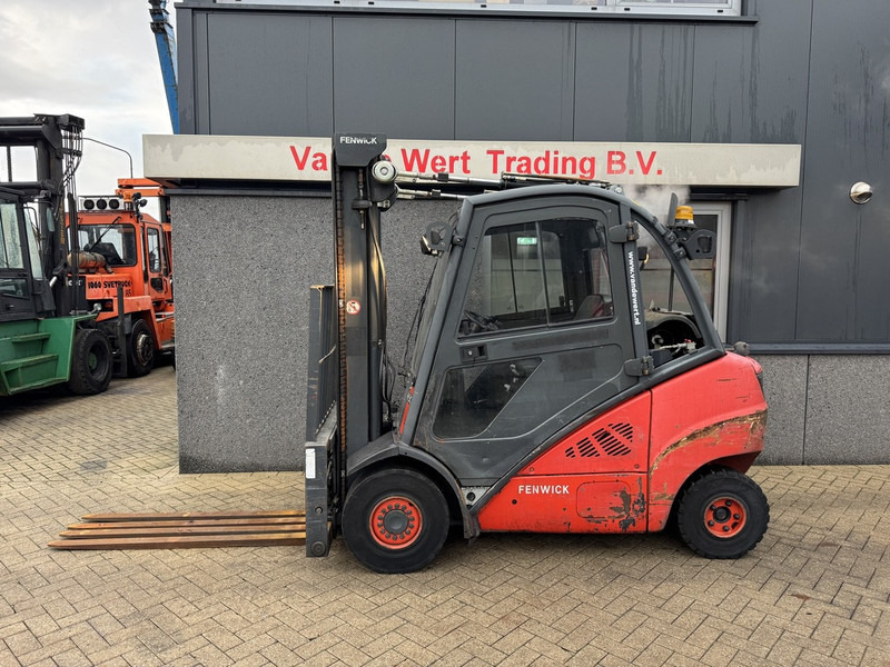 Linde H30T-01 Duplo 365 Sideshift / Vorkversteller LPG 2012 - Empilhadeira a gás: foto 1 Linde H30T-01 Duplo 365 Sideshift / Vorkversteller LPG 2012 - Empilhadeira a gás: foto 1