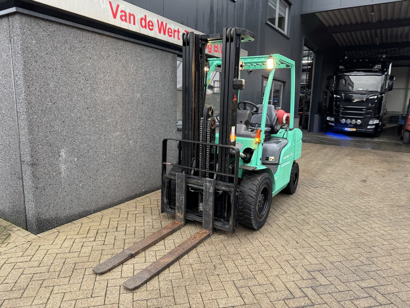 Mitsubishi FG35N Triplo 475 Freelift / Sideshift LPG 2010 - Empilhadeira a gás: foto 3 Mitsubishi FG35N Triplo 475 Freelift / Sideshift LPG 2010 - Empilhadeira a gás: foto 3