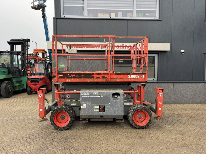 Skyjack SJ 6832RT Schaarhoogwerker SCISSOR 2014 4X4 Kubota Diesel 12M Werkhoogte - Plataforma de Tijera/ Plataforma de tesoura: foto 1 Skyjack SJ 6832RT Schaarhoogwerker SCISSOR 2014 4X4 Kubota Diesel 12M Werkhoogte - Plataforma de Tijera/ Plataforma de tesoura: foto 1