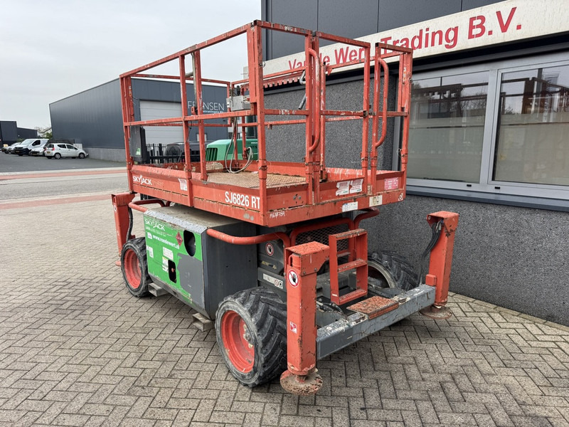 Skyjack SJ6826RT Schaarhoogwerker SCISSOR 2014 4X4 Kubota 10mtr Werkhoogte - Plataforma de Tijera/ Plataforma de tesoura: foto 4 Skyjack SJ6826RT Schaarhoogwerker SCISSOR 2014 4X4 Kubota 10mtr Werkhoogte - Plataforma de Tijera/ Plataforma de tesoura: foto 4