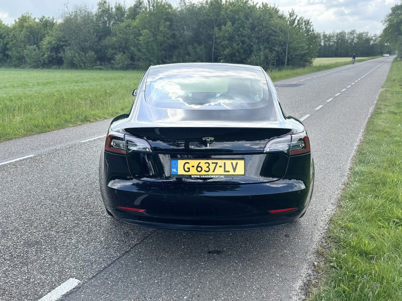 Tesla Model 3 - Automóvel: foto 5 Tesla Model 3 - Automóvel: foto 5