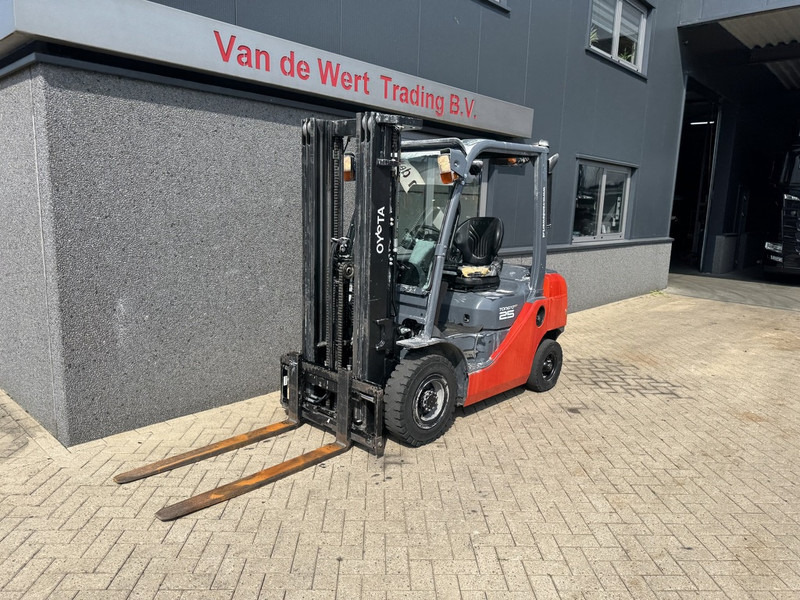 Toyota 06-8FDF25 Triplo 470 Freelift / Sideshift Diesel 2020 - Empilhadeira a diesel: foto 3 Toyota 06-8FDF25 Triplo 470 Freelift / Sideshift Diesel 2020 - Empilhadeira a diesel: foto 3