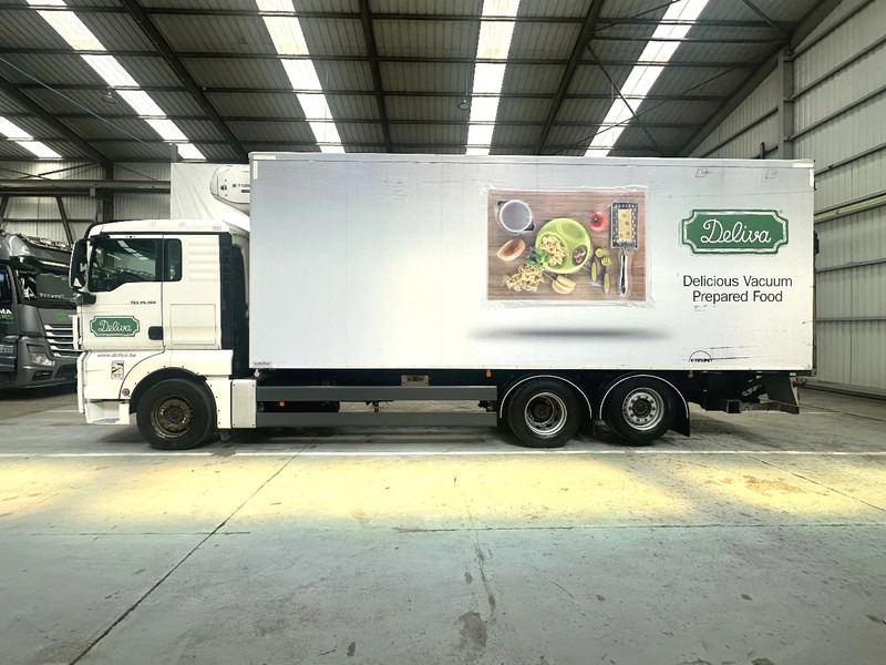 MAN TGX 26.360 steerable lift axles / hefbare stuurasen / essieux relevables directionnels - Caminhão frigorífico: foto 2 MAN TGX 26.360 steerable lift axles / hefbare stuurasen / essieux relevables directionnels - Caminhão frigorífico: foto 2