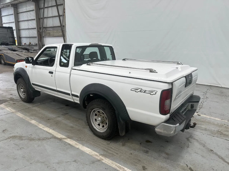 Nissan Navara 2.5 Di / EURO 3 - Automóvel: foto 3 Nissan Navara 2.5 Di / EURO 3 - Automóvel: foto 3