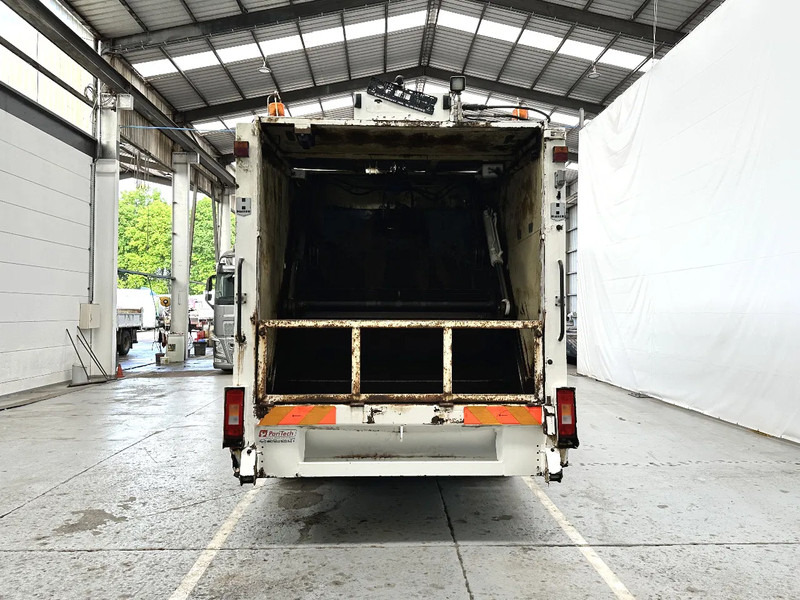 Scania P230 6X2 / Essieu relevable directionnel / Stuurbare liftas / Steerable lift axle - Caminhão de lixo: foto 4 Scania P230 6X2 / Essieu relevable directionnel / Stuurbare liftas / Steerable lift axle - Caminhão de lixo: foto 4