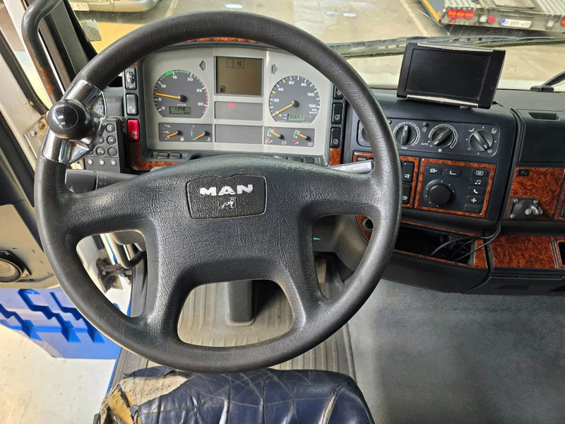Caminhão chassi TGA 26.510 RETARDER / PTO / AIRCO: foto 10