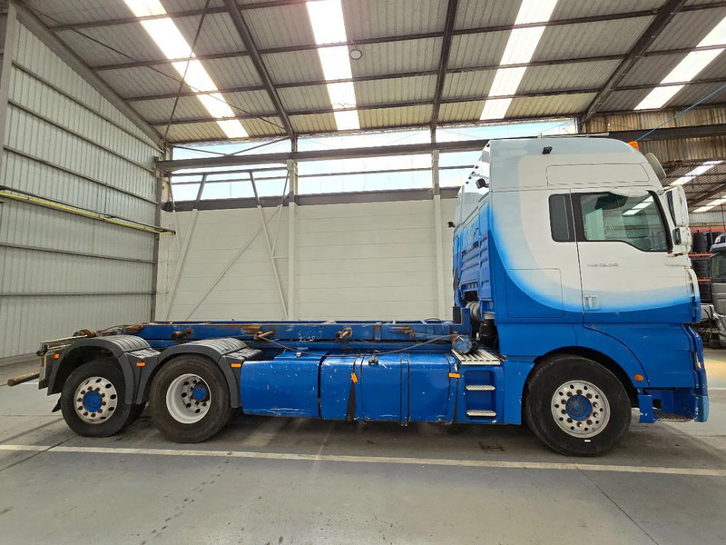 Caminhão chassi TGA 26.510 RETARDER / PTO / AIRCO: foto 6
