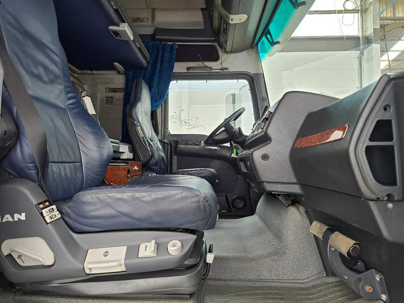 Caminhão chassi TGA 26.510 RETARDER / PTO / AIRCO: foto 11