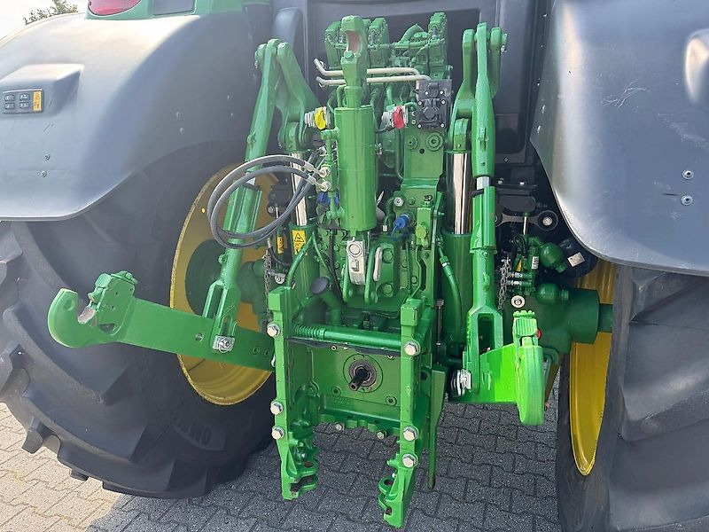 John Deere 6R215 AP 50KM COMMAND-PRO 2023 2690 UUR!!! - Trator: foto 4 John Deere 6R215 AP 50KM COMMAND-PRO 2023 2690 UUR!!! - Trator: foto 4