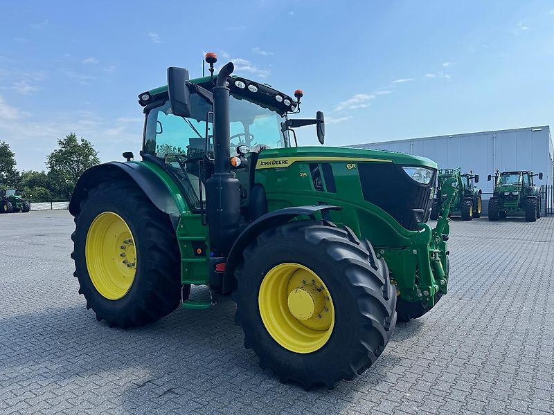 John Deere 6R215 AP 50KM COMMAND-PRO 2023 2690 UUR!!! - Trator: foto 2 John Deere 6R215 AP 50KM COMMAND-PRO 2023 2690 UUR!!! - Trator: foto 2