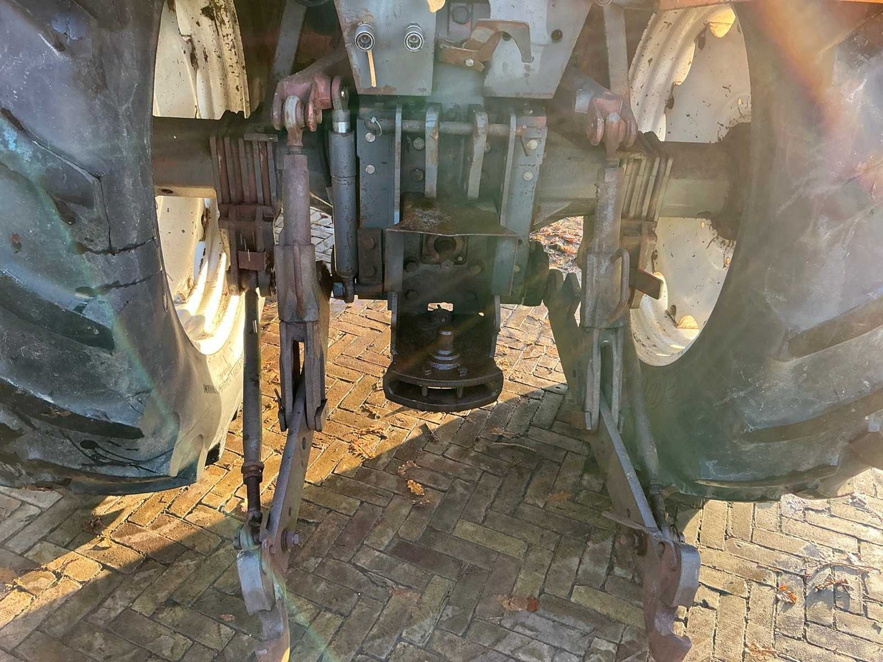 Trator 1987 RENAULT 133.14 ALL-WHEEL DRIVE FARM TRACTOR: foto 14 Trator 1987 RENAULT 133.14 ALL-WHEEL DRIVE FARM TRACTOR: foto 14