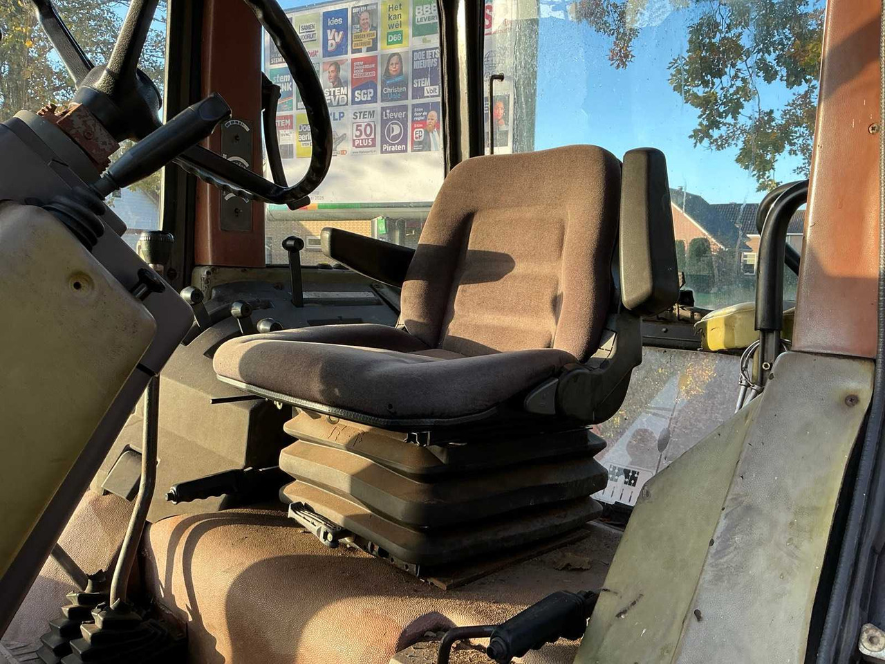 Trator 1987 RENAULT 133.14 ALL-WHEEL DRIVE FARM TRACTOR: foto 18 Trator 1987 RENAULT 133.14 ALL-WHEEL DRIVE FARM TRACTOR: foto 18