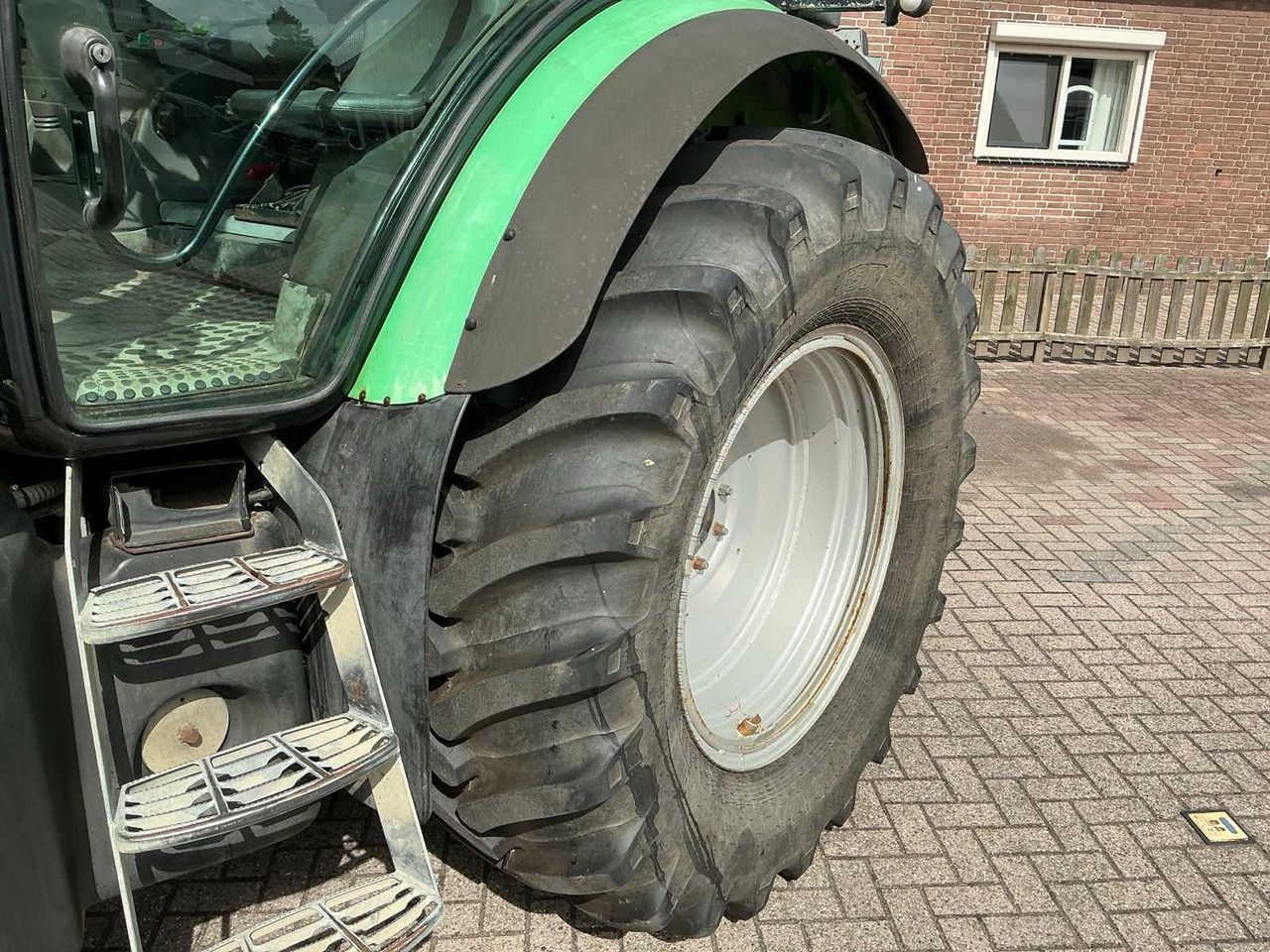 Trator 1998 DEUTZ-FAHR AGROTRON 135 MK 2 ALL-WHEEL DRIVE FARM TRACTOR: foto 19 Trator 1998 DEUTZ-FAHR AGROTRON 135 MK 2 ALL-WHEEL DRIVE FARM TRACTOR: foto 19
