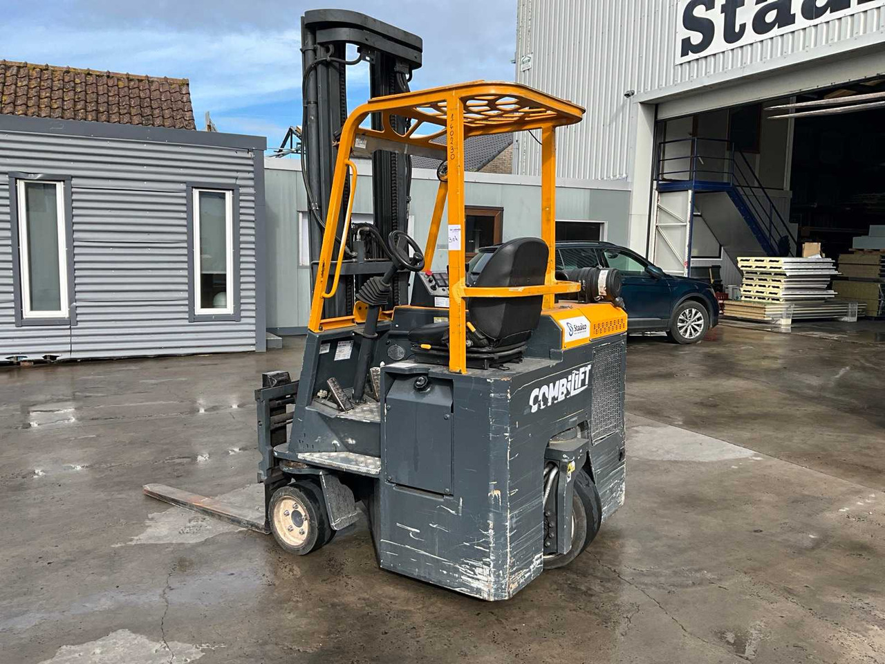 Empilhadeira 2003 COMBILIFT C2500CB FORKLIFT 4-WAY: foto 9