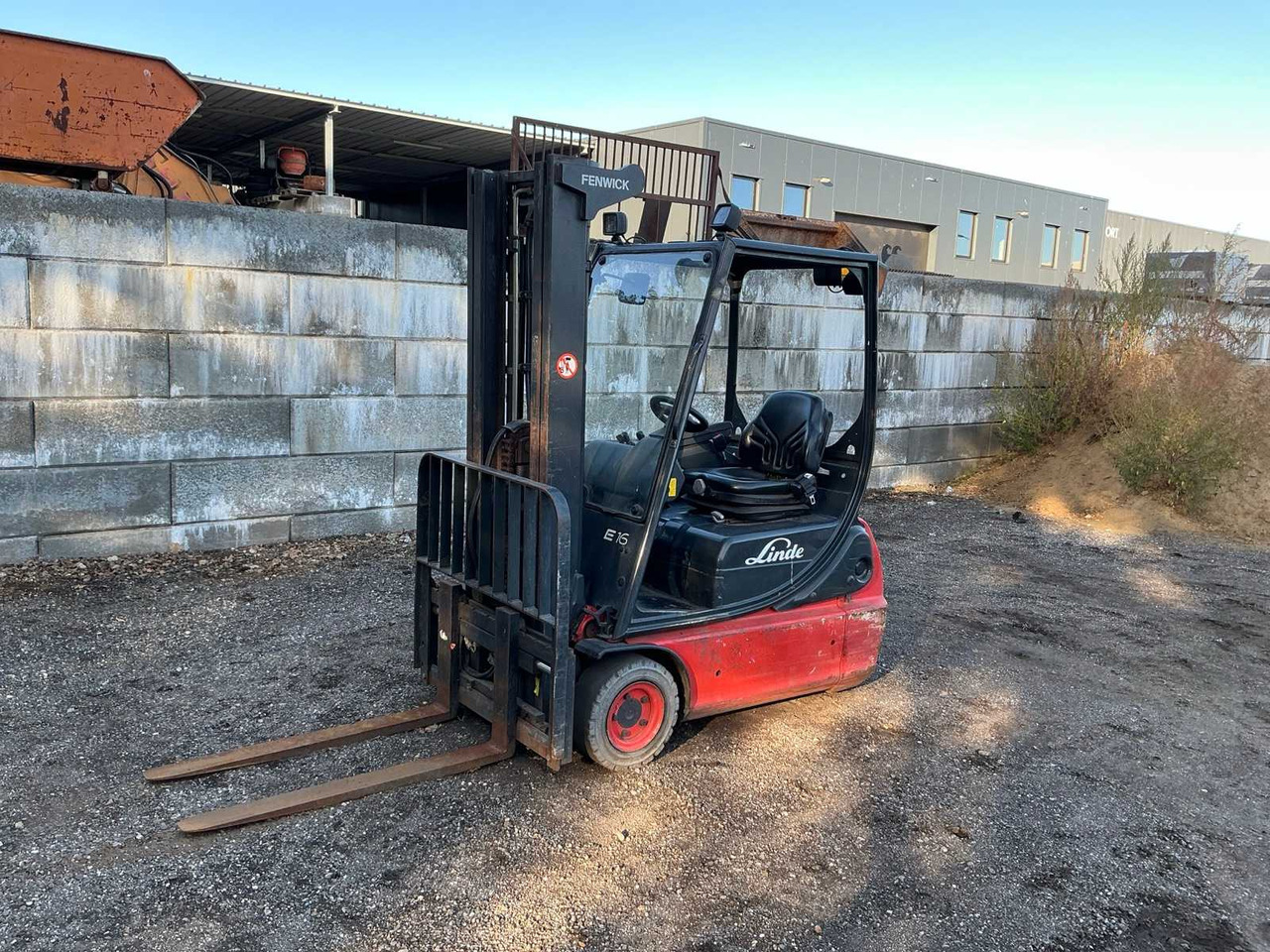 2003 LINDE E16 C02 FORKLIFT - Empilhadeira: foto 1 2003 LINDE E16 C02 FORKLIFT - Empilhadeira: foto 1