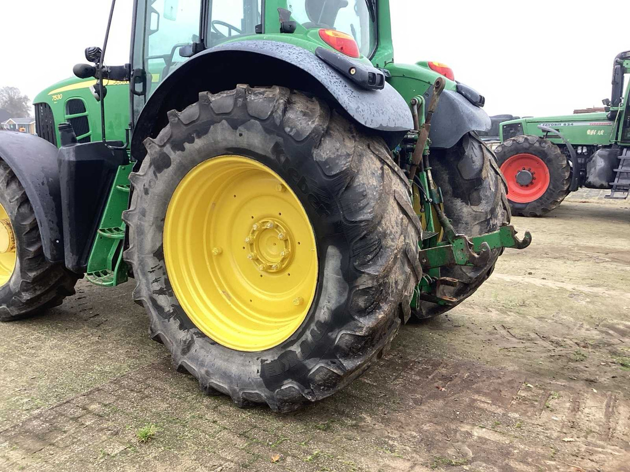 2008 JOHN DEERE 7530 PREMIUM FOUR WHEEL DRIVE FARM TRACTOR - Trator: foto 5 2008 JOHN DEERE 7530 PREMIUM FOUR WHEEL DRIVE FARM TRACTOR - Trator: foto 5