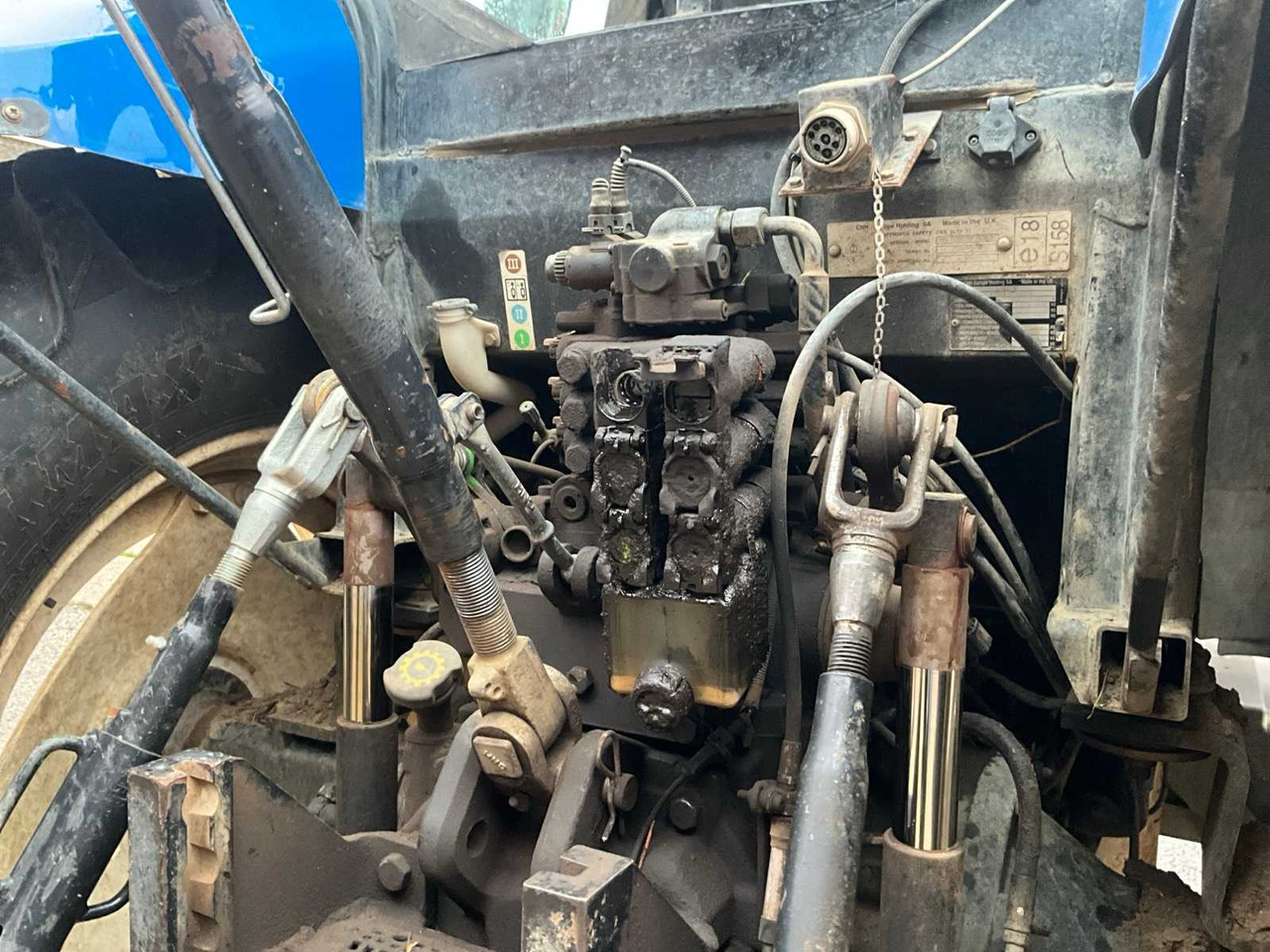 Trator 2009 NEW HOLLAND T6050 FOUR WHEEL DRIVE FARM TRACTOR: foto 16