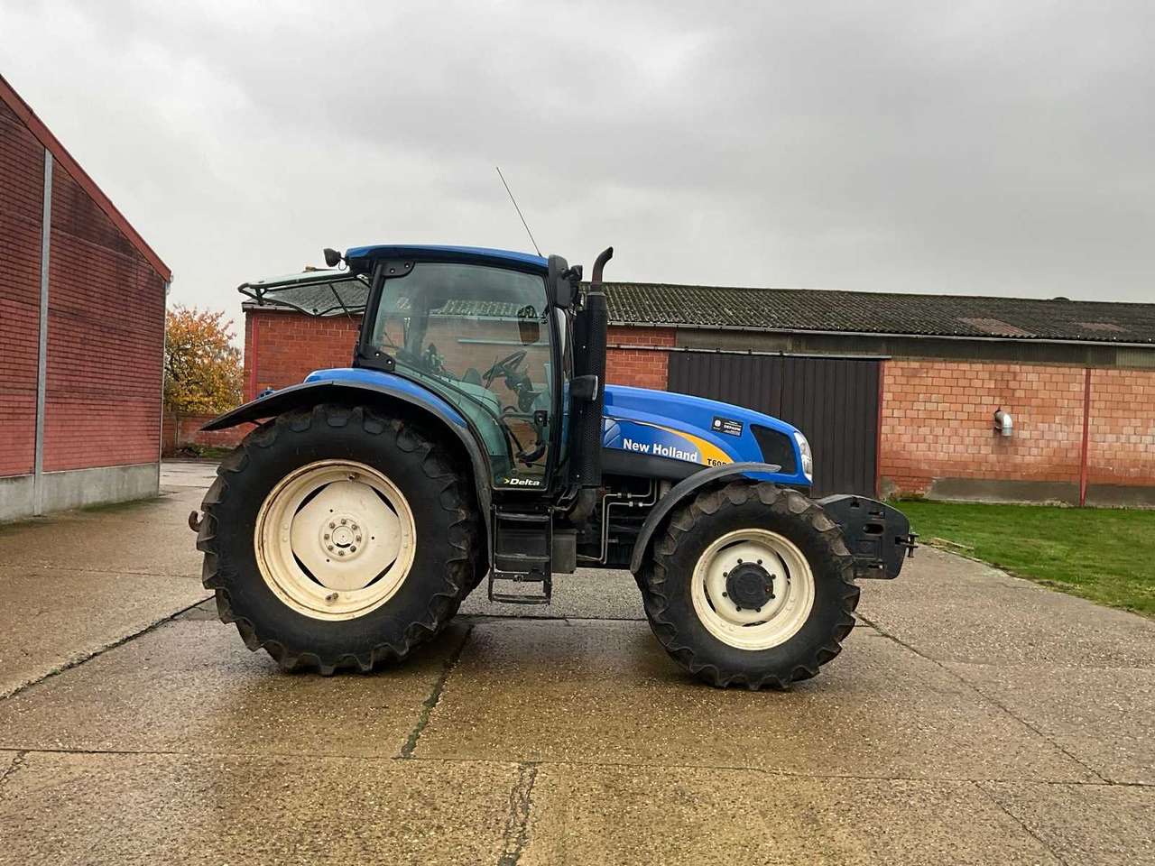 Trator 2009 NEW HOLLAND T6050 FOUR WHEEL DRIVE FARM TRACTOR: foto 6