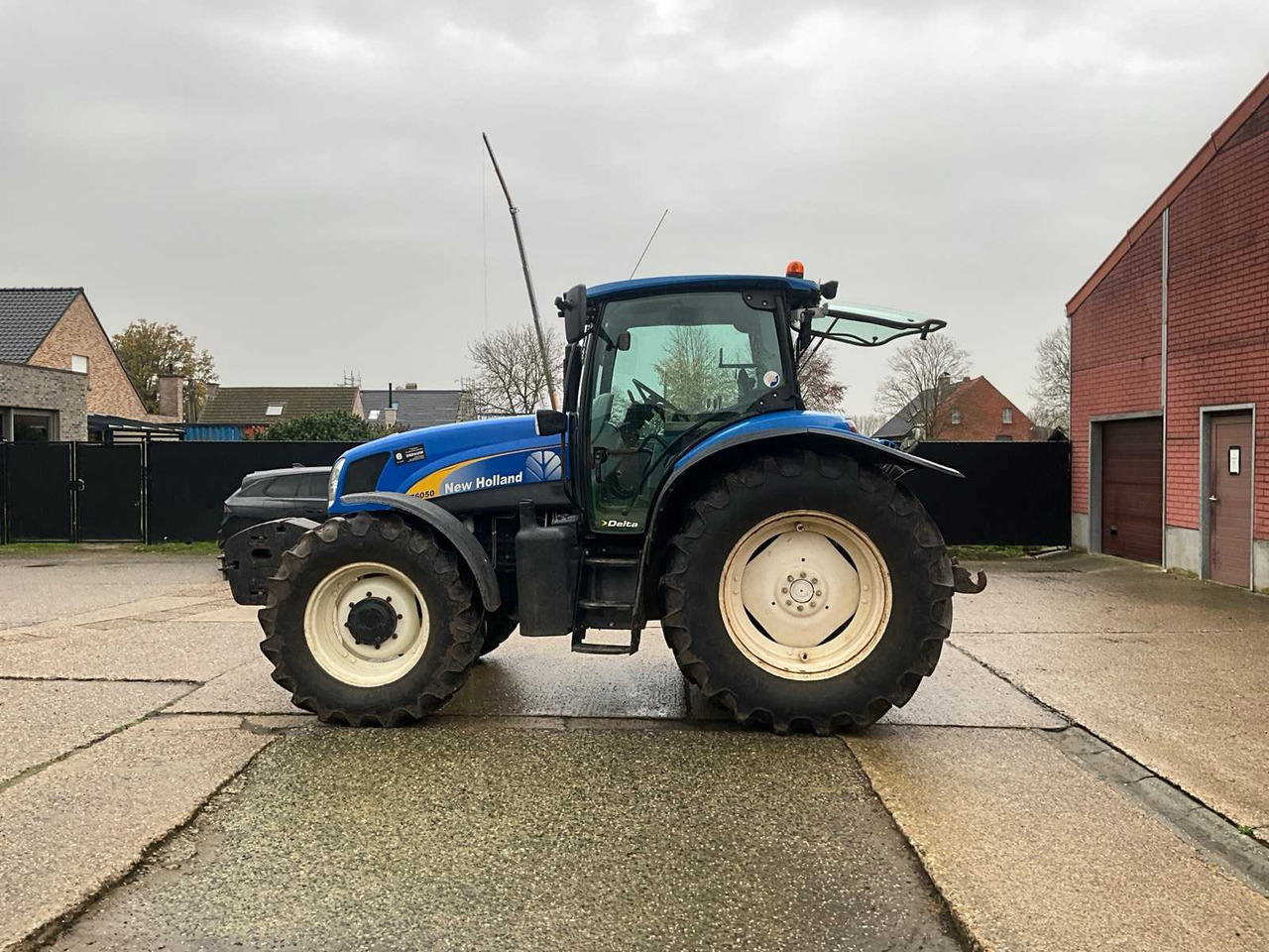Trator 2009 NEW HOLLAND T6050 FOUR WHEEL DRIVE FARM TRACTOR: foto 10